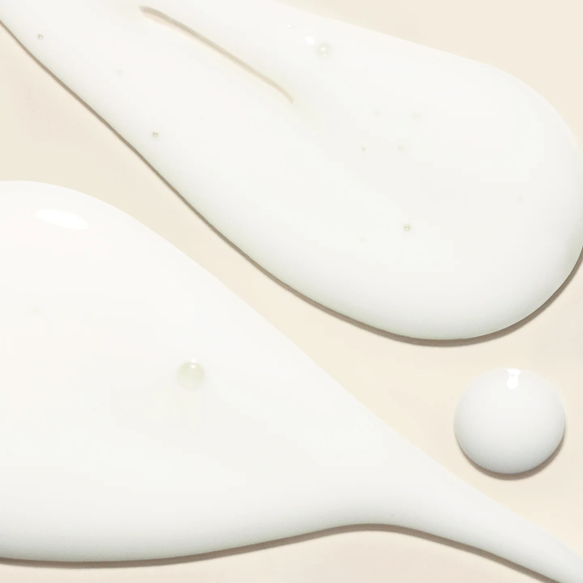 Textura ligera del sérum con retinol