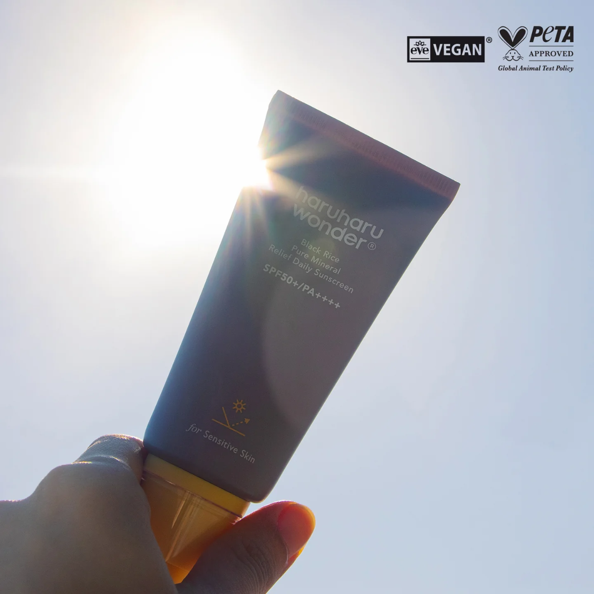 Protector solar mineral Haruharu Wonder Black Rice SPF50 envase de 50 mililitros